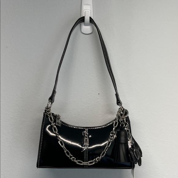 Steve Madden | Black Patent Bag w/ Bag Charm Chain and Charms 🖤 - Picture 1 of 16